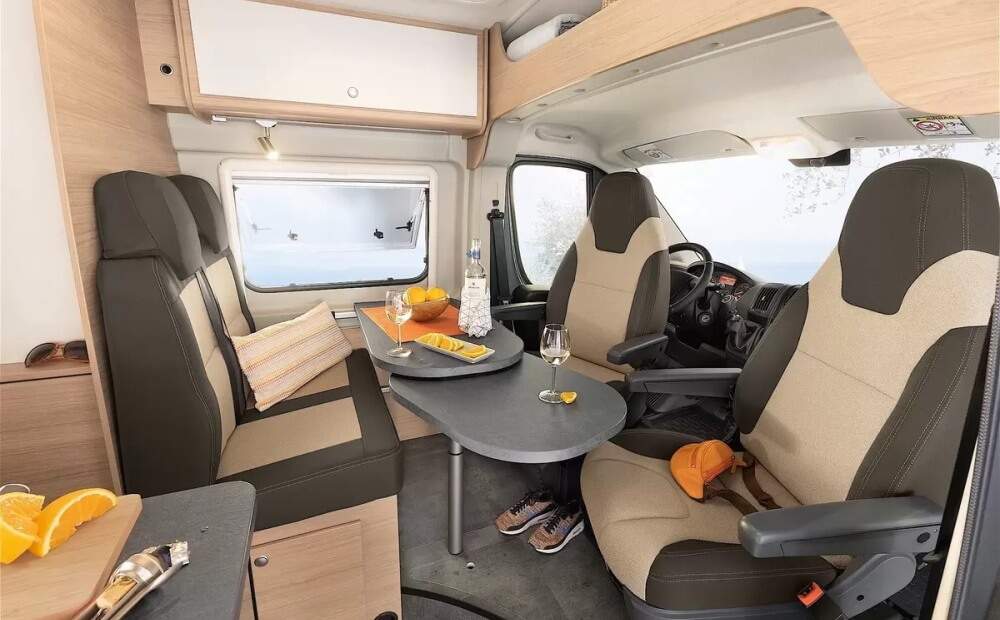 Wohnmobil mieten mit Hund - Hunde Hannes Sitzgruppe