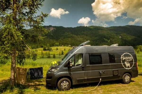 Wohnmobil mieten Magdeburg: mit dem Camper an den Bergen rasten